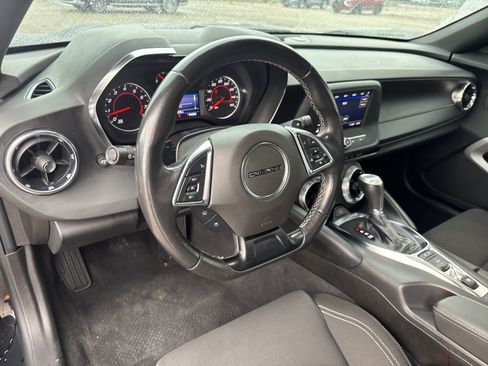 Used 2022 Chevrolet Camaro LT RWD image 7
