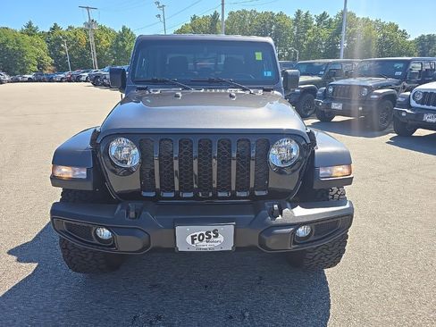 Certified 2023 Jeep Gladiator Willys image 2