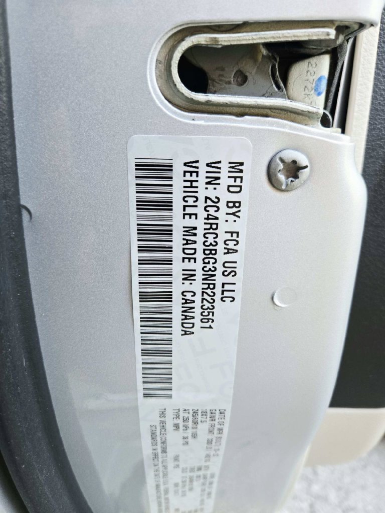 Used 2022 Chrysler Pacifica Touring-L AWD/4WD image 39