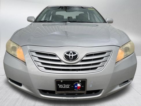 Used 2009 Toyota Camry LE FWD image 2