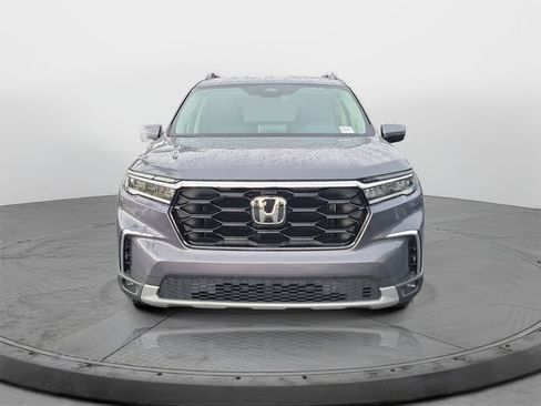 Certified 2025 Honda Pilot Touring image 2