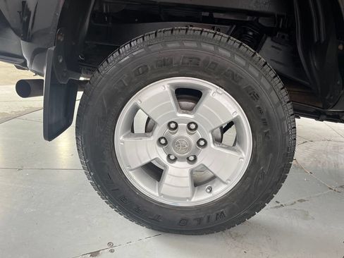 Used 2017 Toyota Tacoma SR5 w/ Tow Package AWD/4WD image 16