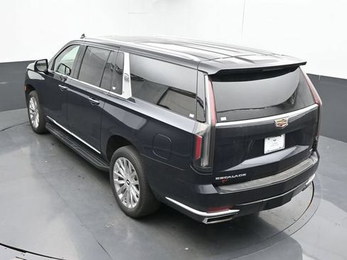 Used 2023 Cadillac Escalade ESV Premium Luxury AWD/4WD image 44