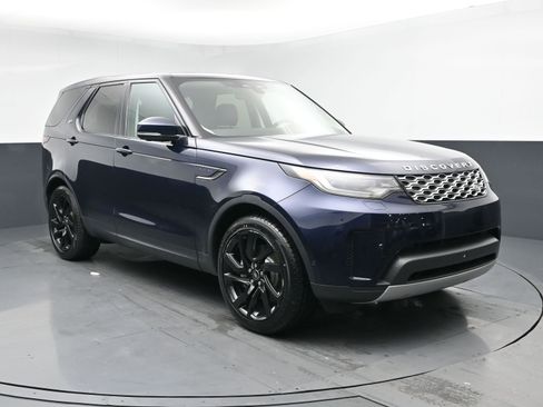 Used 2023 Land Rover Discovery S image 2