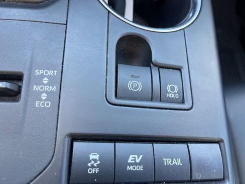 Used 2021 Toyota Highlander XLE image 21