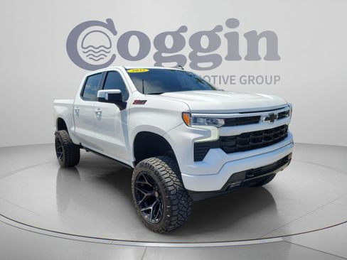 Used 2022 Chevrolet Silverado 1500 RST w/ Convenience Package II AWD/4WD image 4