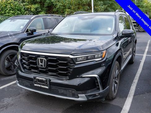 Used 2024 Honda Pilot Touring image 1