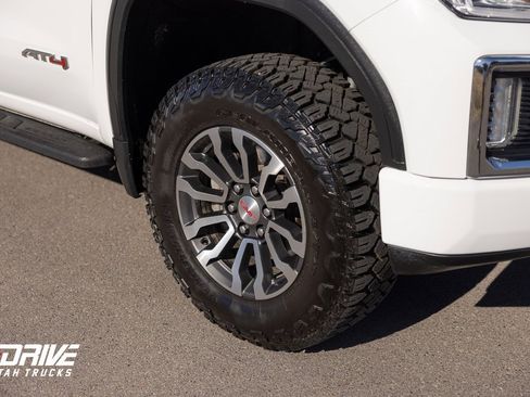 Used 2022 GMC Sierra 1500 AT4 w/ AT4 Premium Package image 10