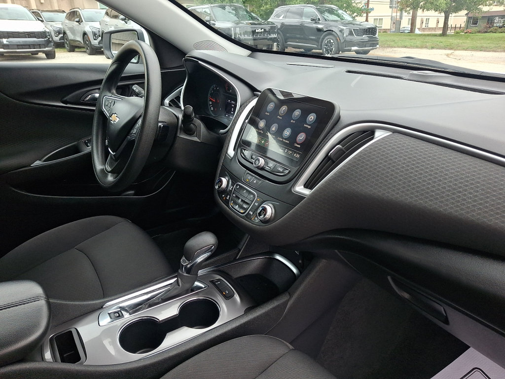 Used 2024 Chevrolet Malibu LT FWD image 12
