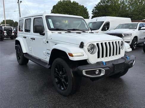 Used 2022 Jeep Wrangler Unlimited Sahara w/ Cold Weather Group AWD/4WD image 4