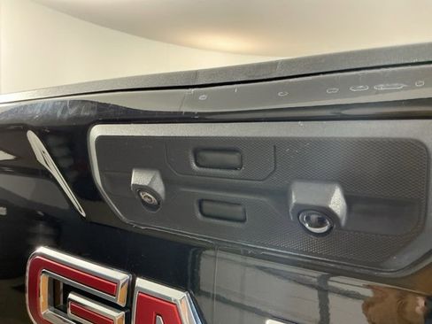 Used 2022 GMC Sierra 2500 Denali w/ Denali Black Diamond Edition image 9