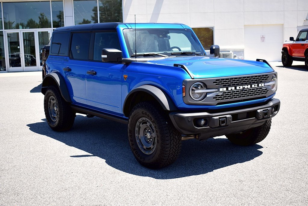 Used 2025 Ford Bronco Badlands AWD/4WD image 3