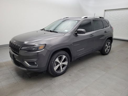 Used 2019 Jeep Cherokee Limited image 2