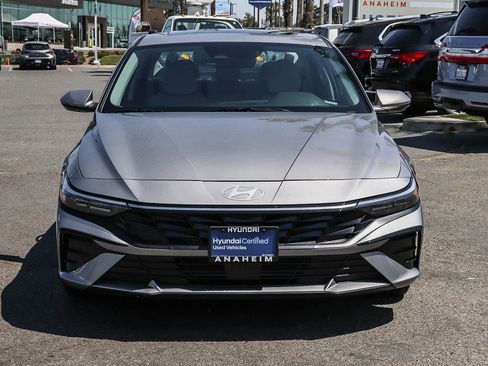 Used 2026 Hyundai Elantra Limited FWD image 2