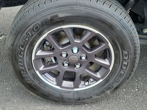 Used 2021 Jeep Gladiator Sport image 11