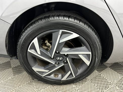 Used 2025 Hyundai Elantra SEL FWD image 17