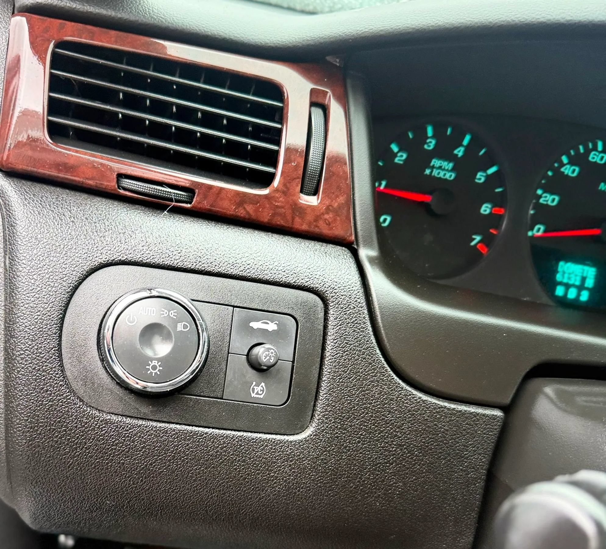 Used 2010 Chevrolet Impala LS FWD image 17