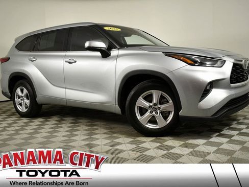 Certified 2022 Toyota Highlander LE image 1