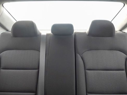 Used 2018 Hyundai Elantra SE image 16