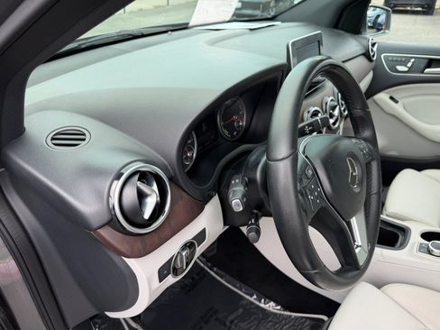 Used 2017 Mercedes-Benz B 250e image 10
