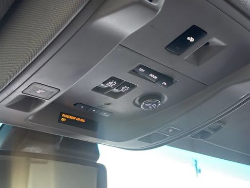 Used 2015 Cadillac Escalade Luxury image 36