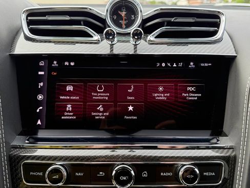 Used 2023 Bentley Bentayga Extended Wheelbase AWD/4WD image 30