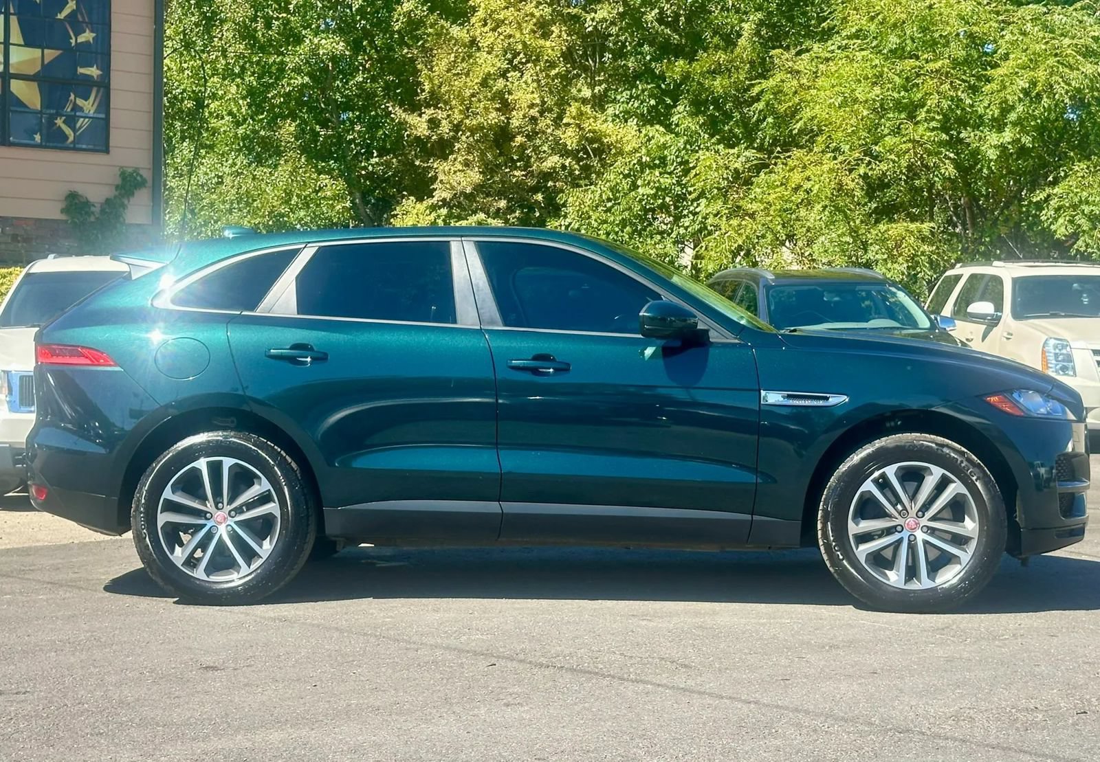 Used 2017 Jaguar F-PACE Premium AWD/4WD image 2
