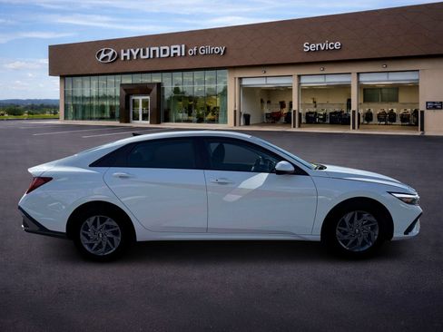 New 2026 Hyundai Elantra Hybrid FWD image 9