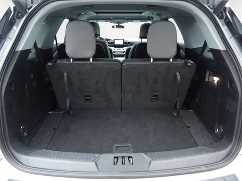 Used 2022 Ford Explorer XLT w/ Equipment Group 202A image 34