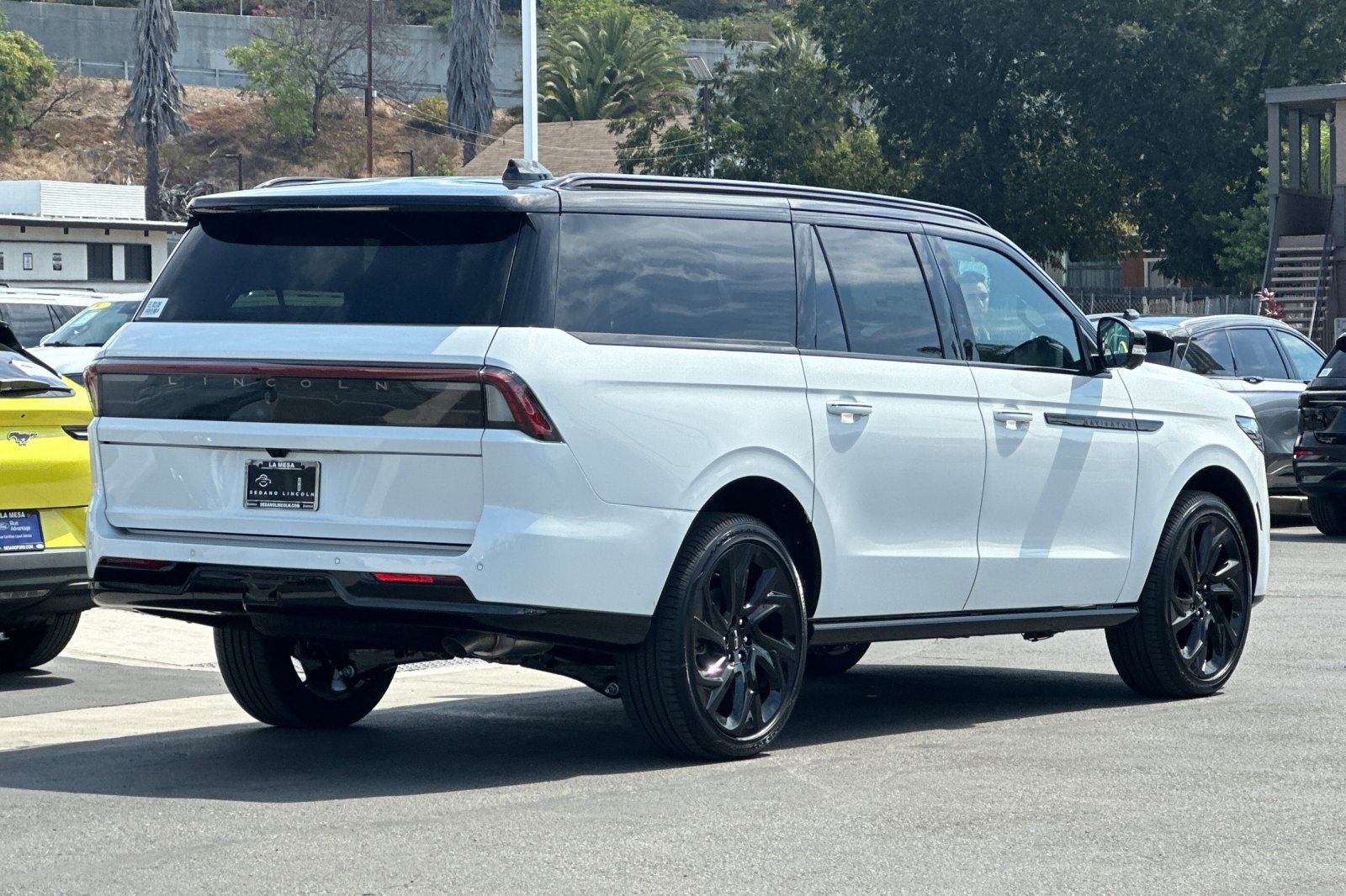 New 2027 Lincoln Navigator L Black Label AWD/4WD image 3