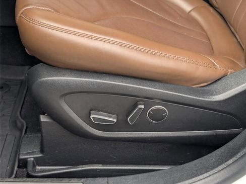 Used 2023 Lincoln Nautilus Reserve w/ Equipment Group 201A image 11