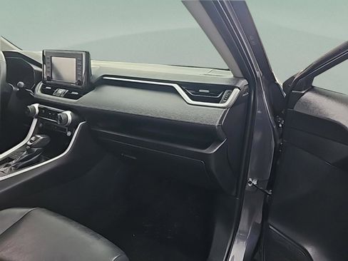 Used 2021 Toyota RAV4 XLE Premium image 34