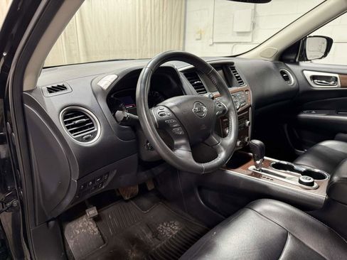 Used 2017 Nissan Pathfinder Platinum image 10