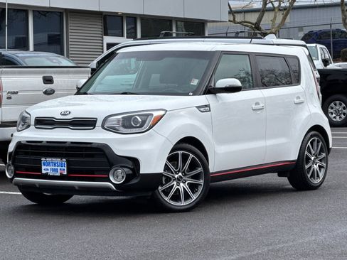 Used 2018 Kia Soul ! w/ Tech Package image 2