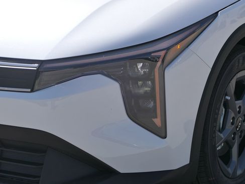 New 2025 Kia K4 LXS image 9