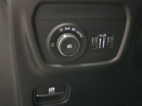 Used 2024 Jeep Grand Cherokee Limited w/ Black Appearance Package AWD/4WD image 34