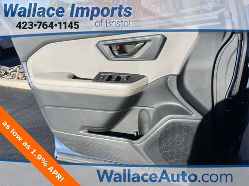 Certified 2025 Subaru Forester w/ Convenience Package #2 image 18