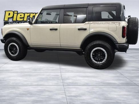 New 2025 Ford Bronco Badlands image 2