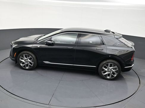 Used 2025 Cadillac Optiq Luxury 1 image 13