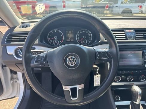 Used 2013 Volkswagen Passat 2.5 SE FWD image 18