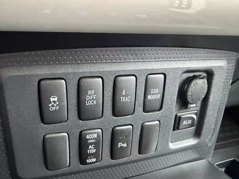 Used 2010 Toyota FJ Cruiser 4WD image 11