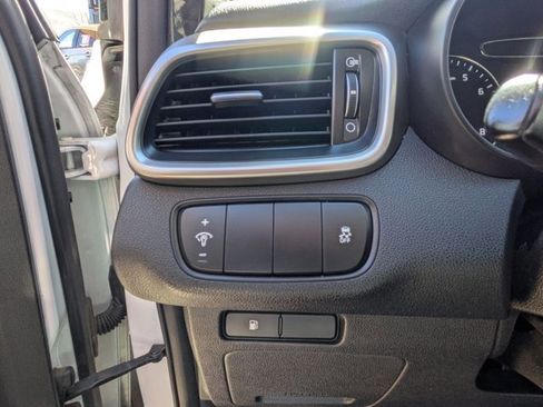 Used 2018 Kia Sorento LX image 18