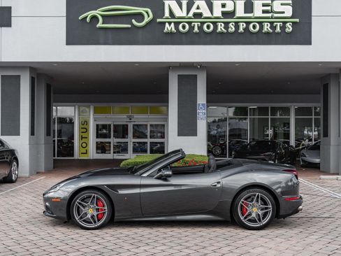 Used 2015 Ferrari California T image 27