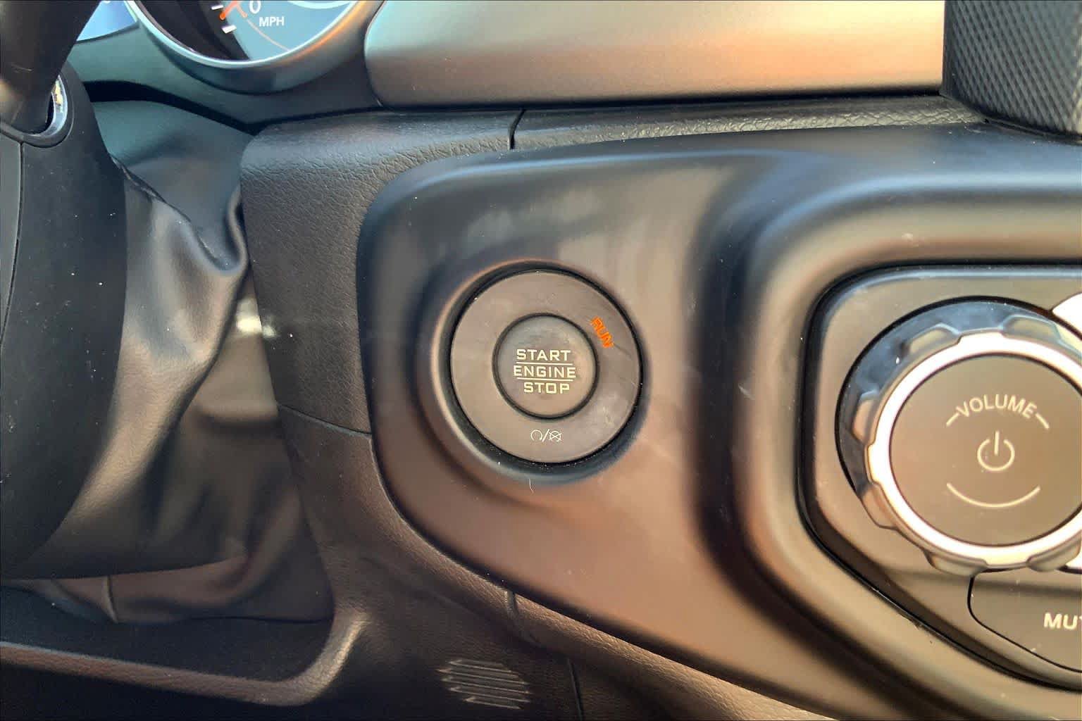 Used 2023 Jeep Gladiator Rubicon w/ Cold Weather Group AWD/4WD image 36