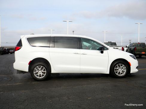 New 2026 Chrysler Voyager LX image 29