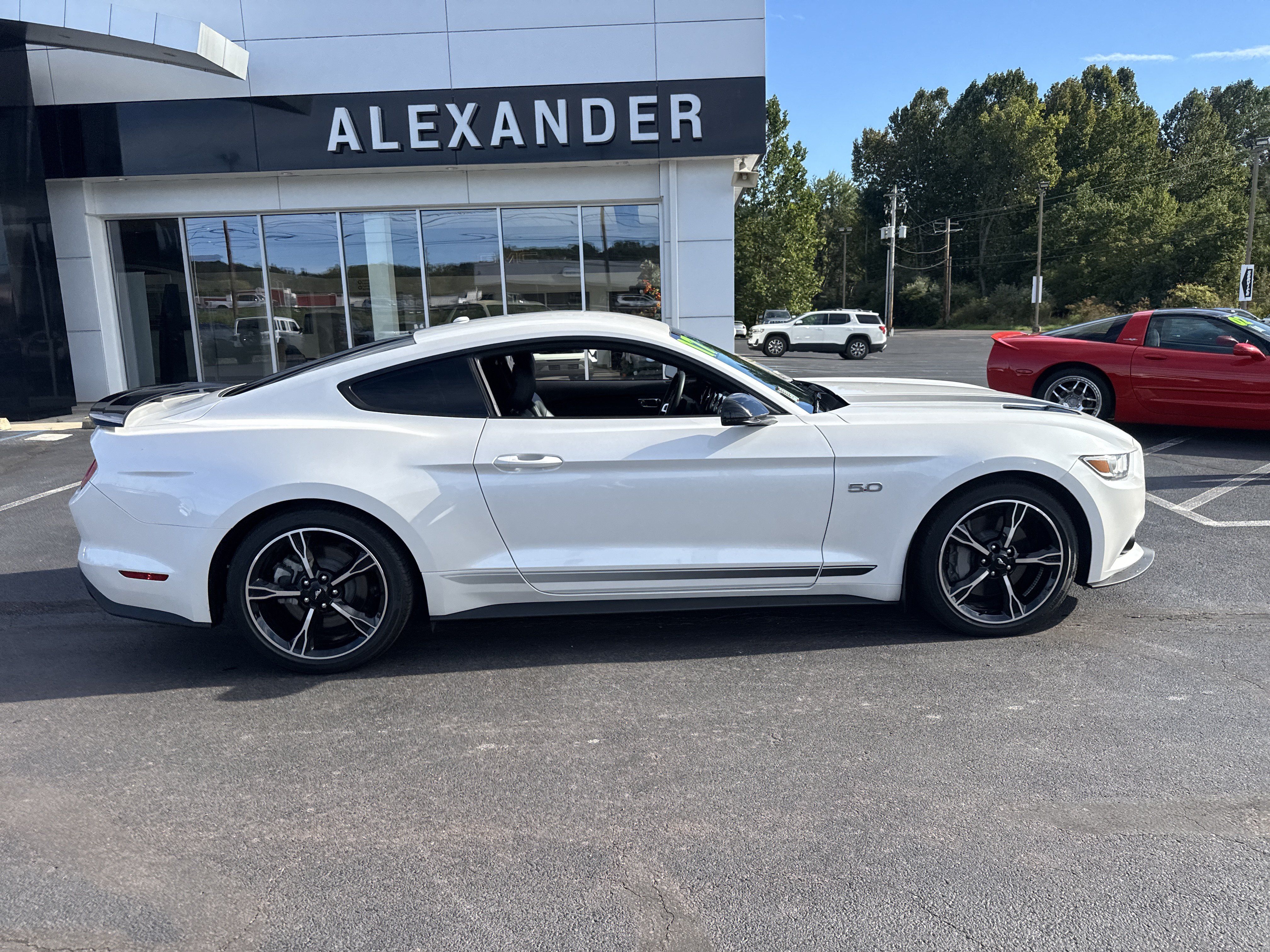 Used 2017 Ford Mustang GT Premium w/ Equipment Group 401A RWD image 2
