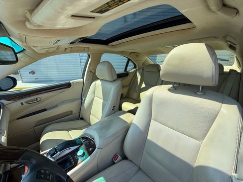 Used 2016 Lexus LS 460 w/ Comfort Package image 24