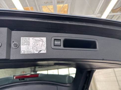 Used 2023 Toyota Highlander Platinum image 12