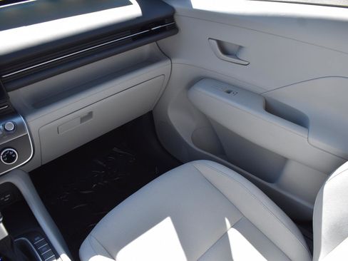 Used 2024 Hyundai Kona SE image 21