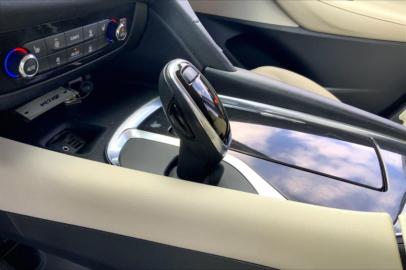 Used 2020 Buick Enclave Essence FWD image 16